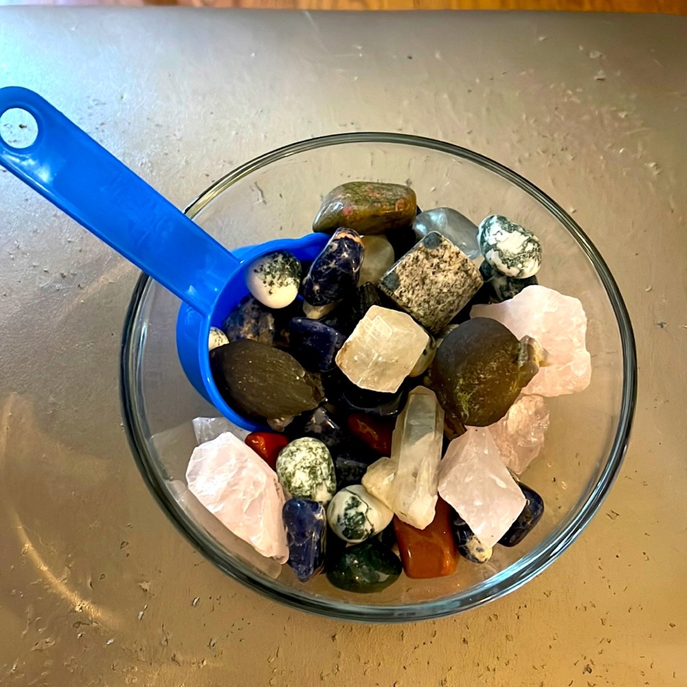 Crystal 🎉 🎊 confetti scoop